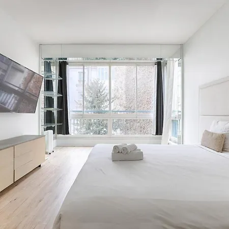 Luxury Montaigne Avenue 4p * Parigi